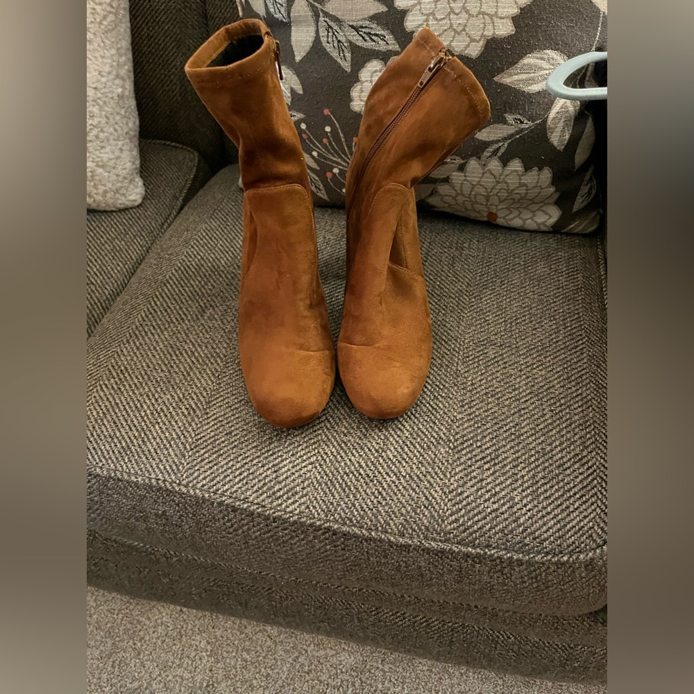 Naturalizer heeled booties. Size 11. Dark camel Suede like material.
